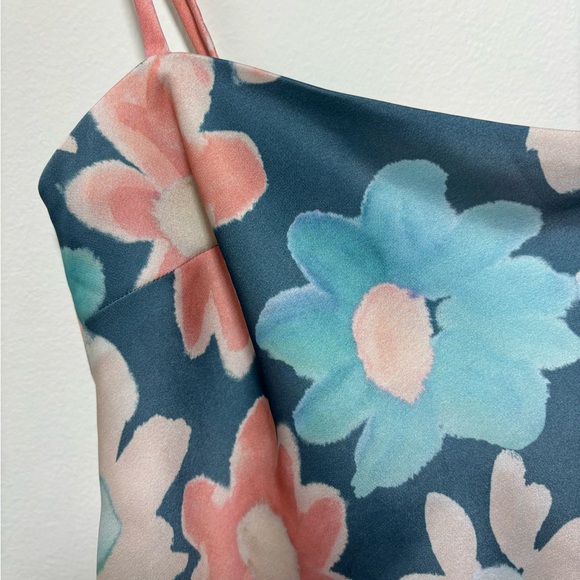 Sundays best Aritzia silky floral top size xsmall 150 - Picture 3 of 4